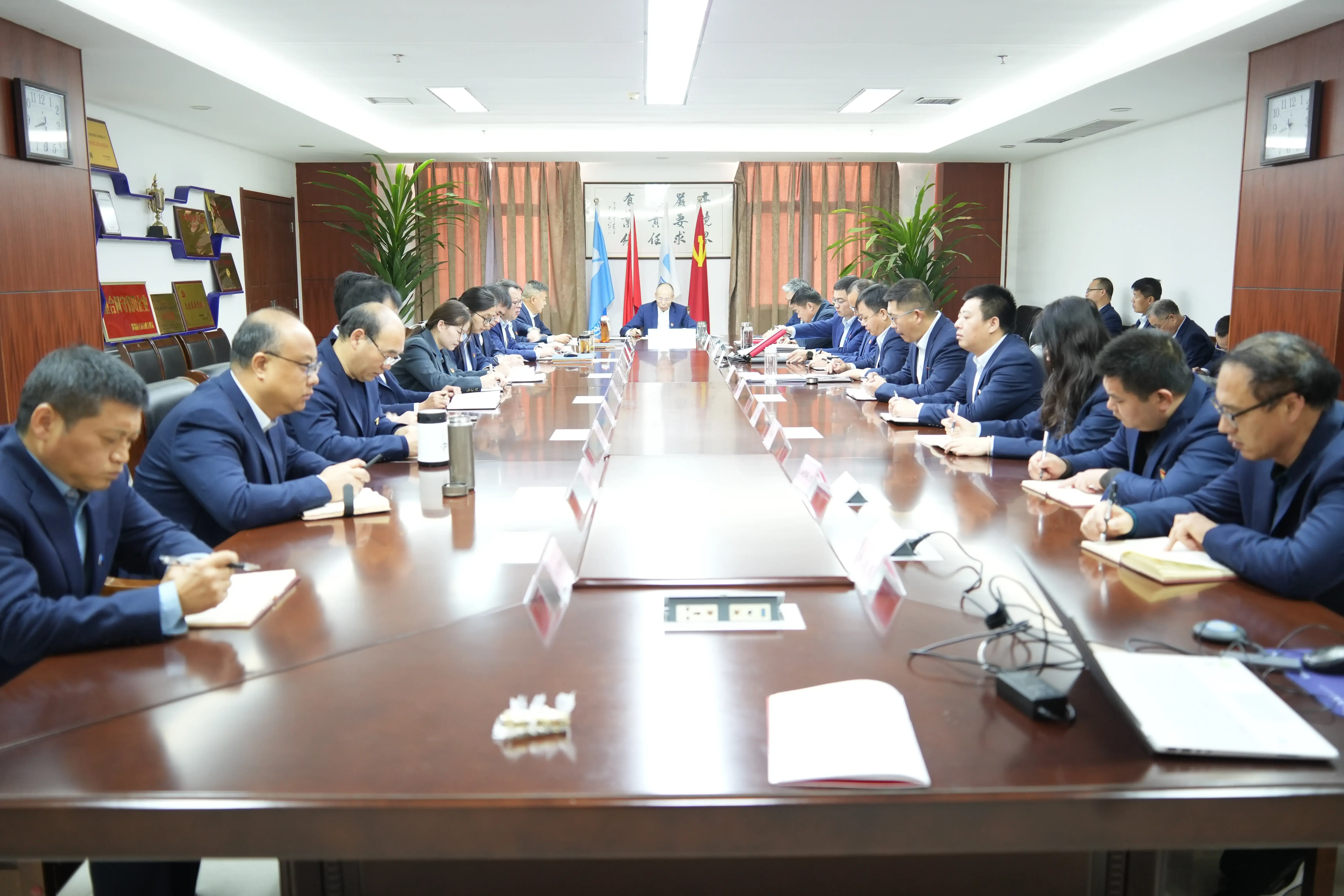 公司召开2024年党委理论学习中心组第七次学习（扩大）会议暨调研成果交流会