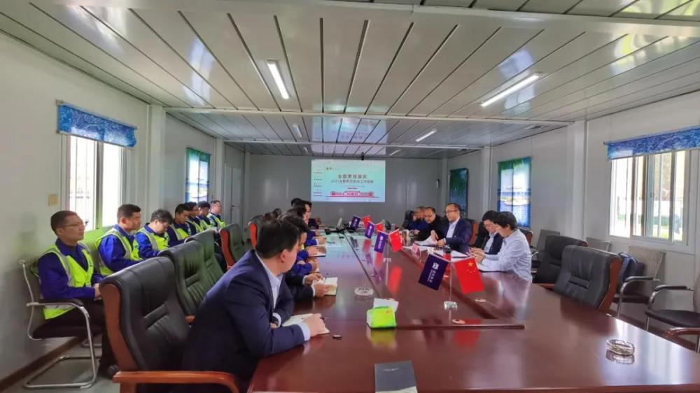 姚绍辉到内黄一中两馆项目工作调研并讲党课