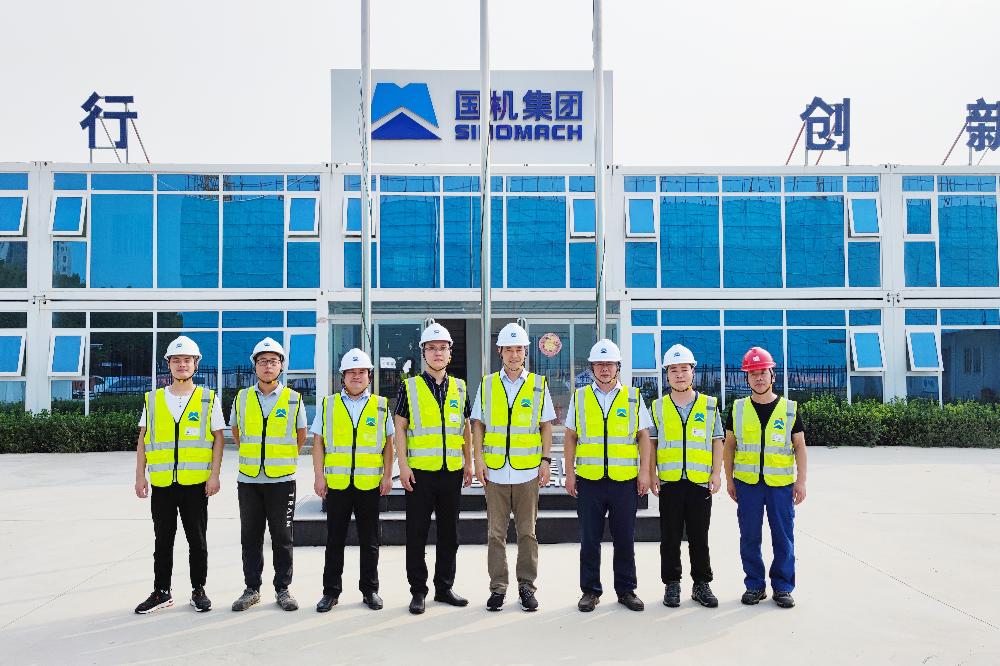 李鹏程到内黄一中两馆项目调研并进行项目党建工作指导