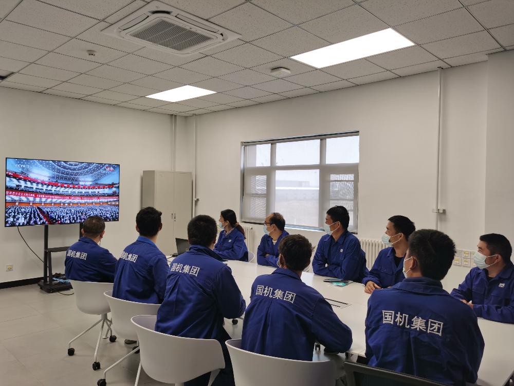 中机四建干部职工收听收看党的二十大开幕盛况