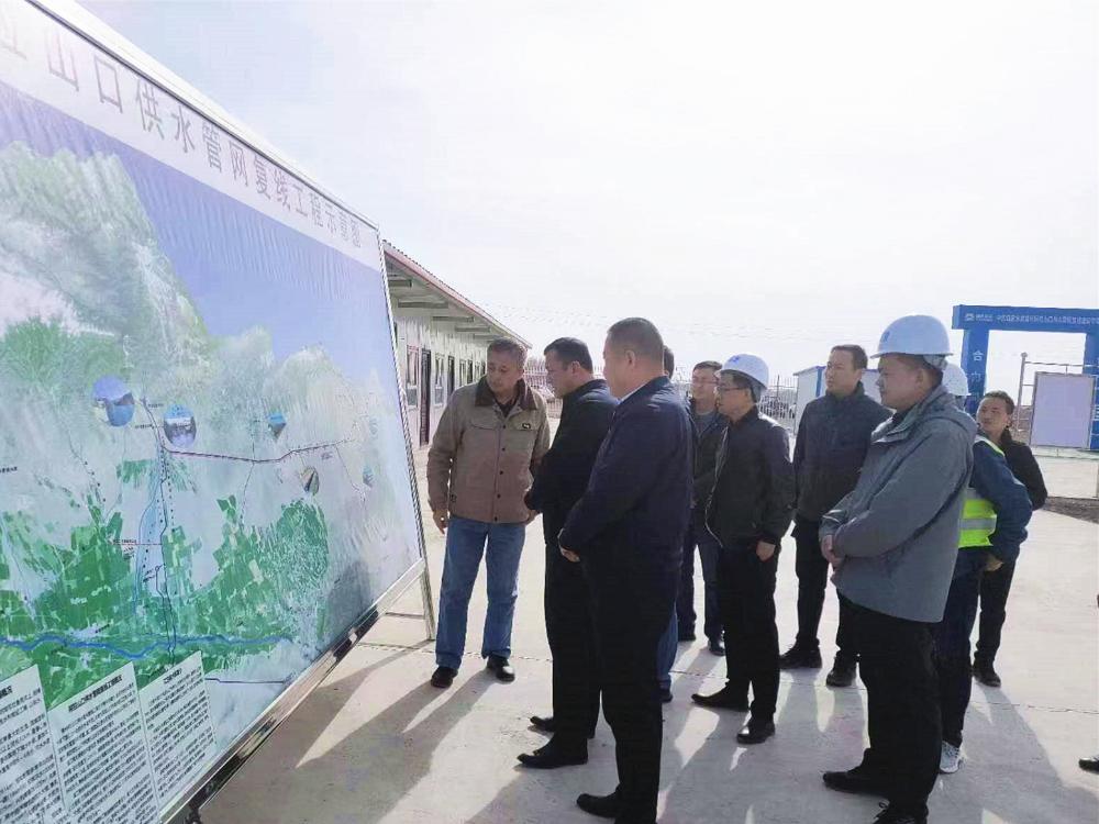 阿拉山口市党委副书记、市长左合肉拉一行到博州阿拉山口供水管网复线工程视察