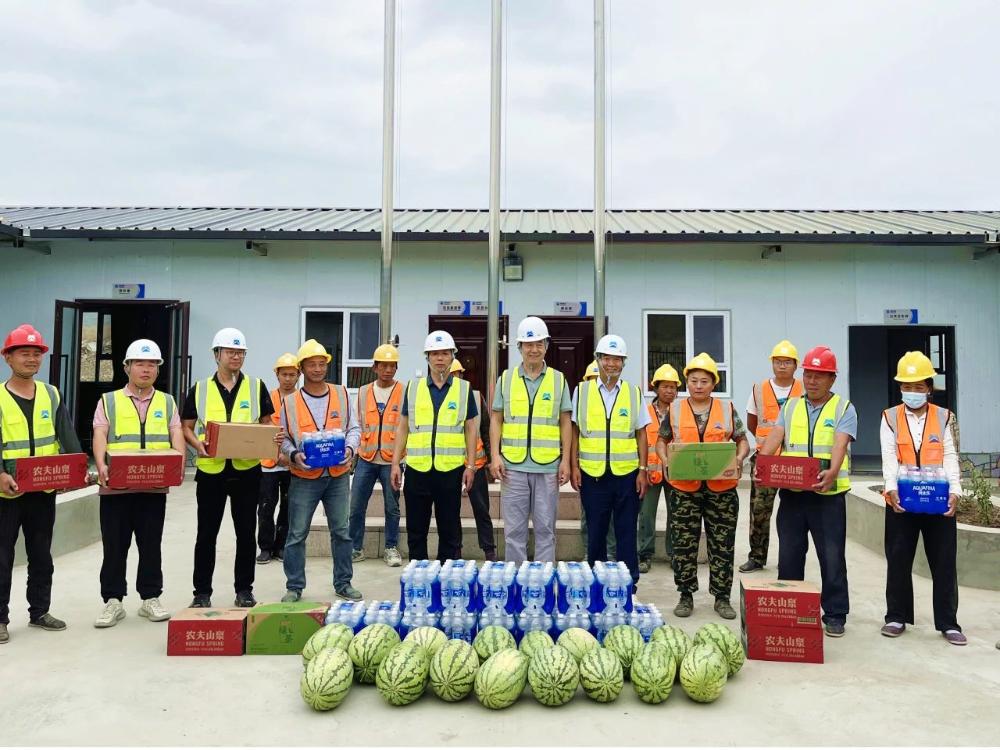李鹏程到新疆在建项目调研并讲授党课