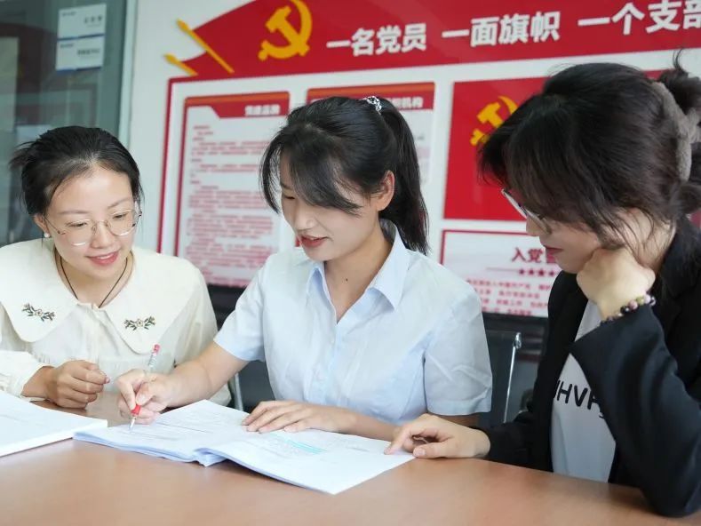 公司先进典型风采展示 | 平凡岗位守初心 细微之处见真章 记投标战线上的“匠心守护者” — 公司2024年先进标兵陈瑞