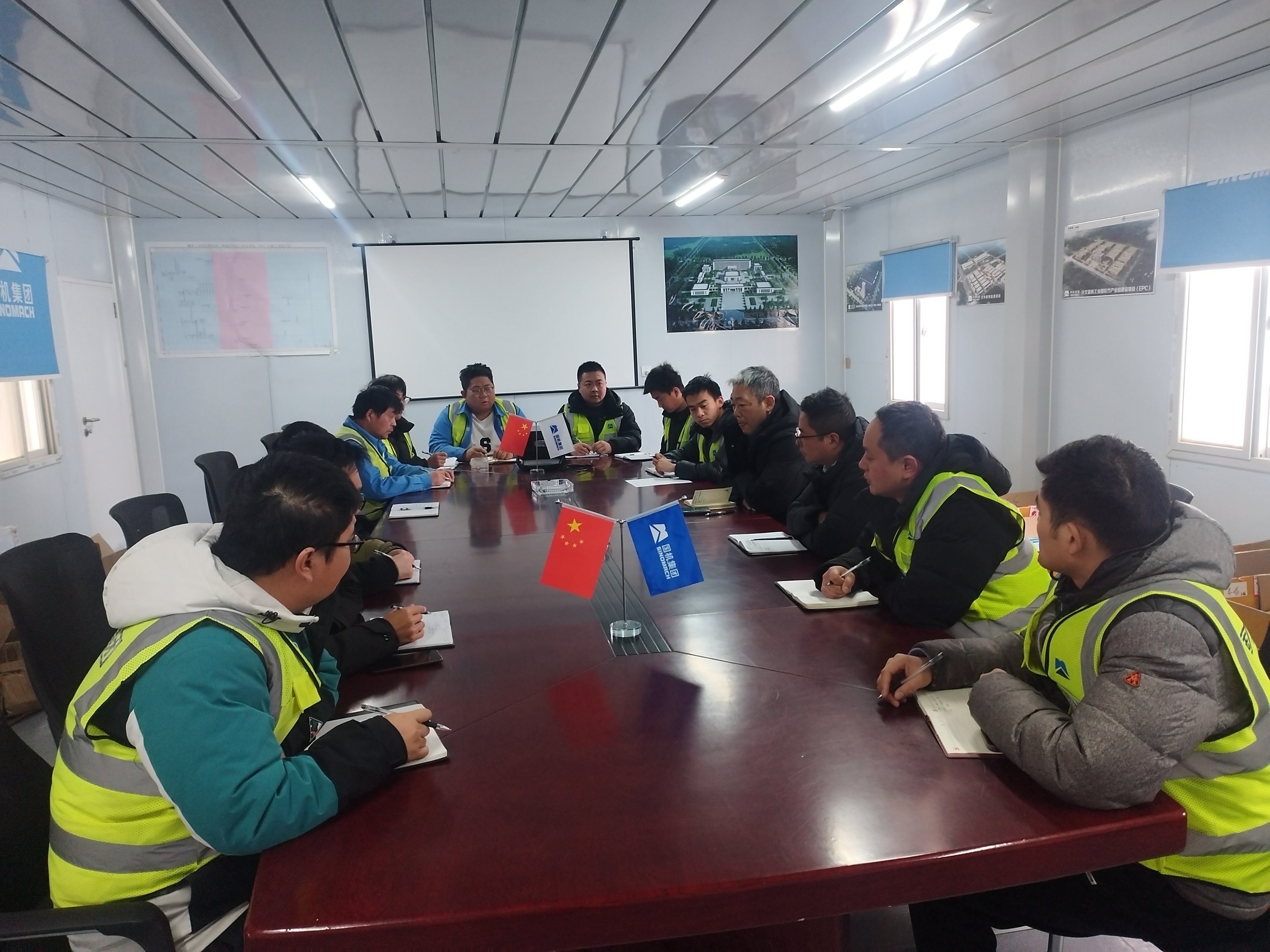 郭连山到藏青工业园孵化园项目检查指导工作