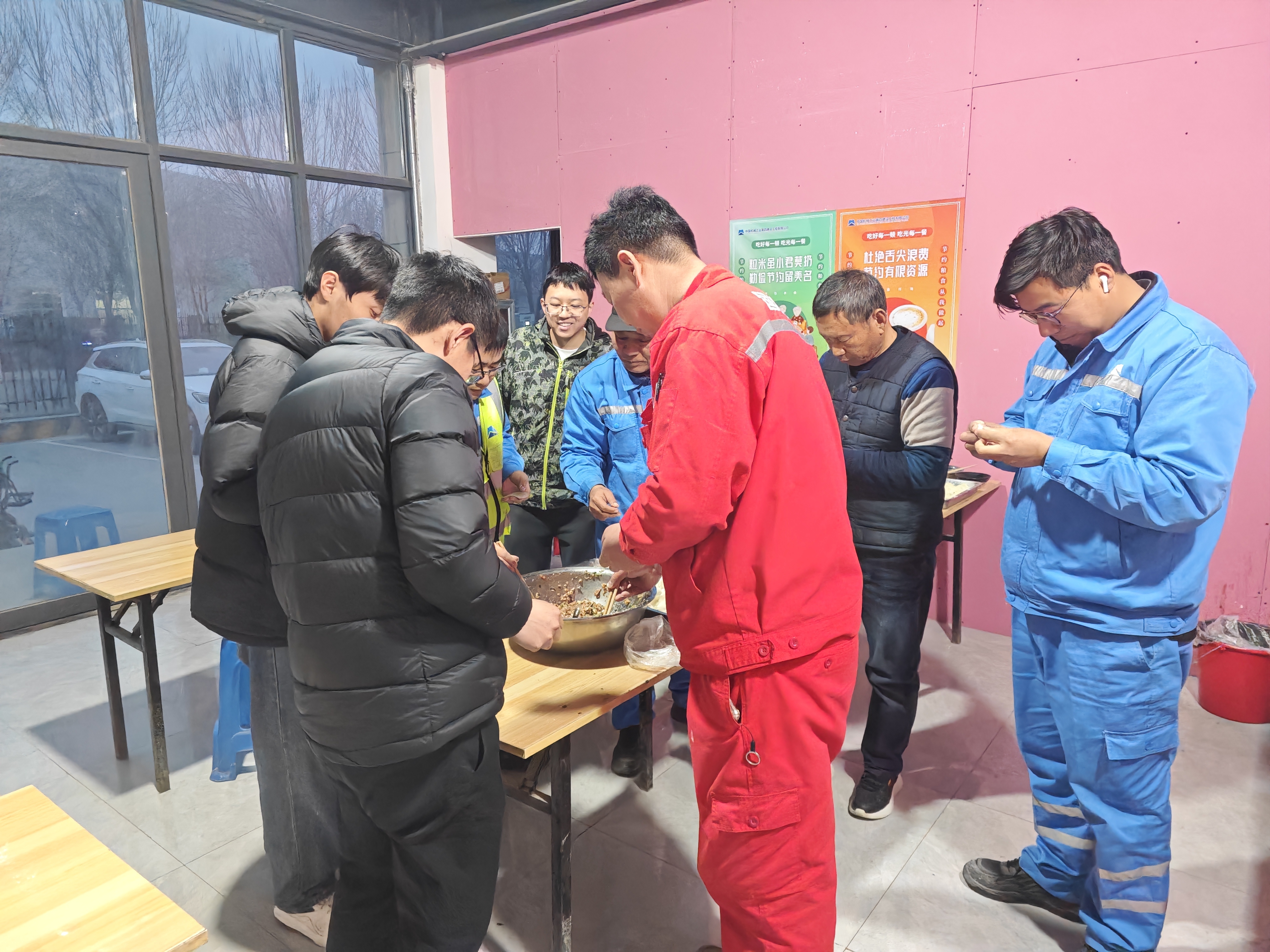 冬至寒意浓 饺子传温情